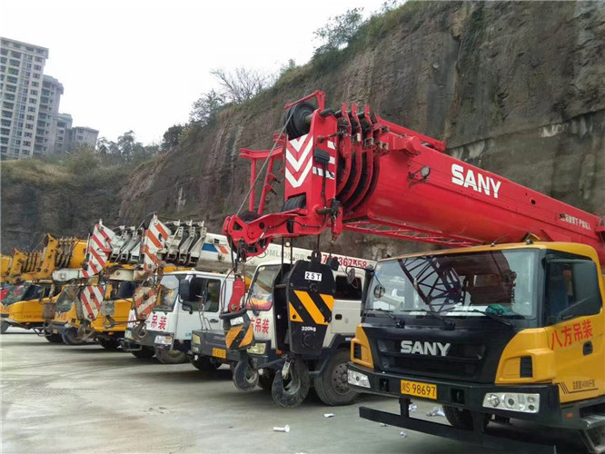 哈巴河县吊车出租按什么计费？台班费、单次费、里程费怎么算？