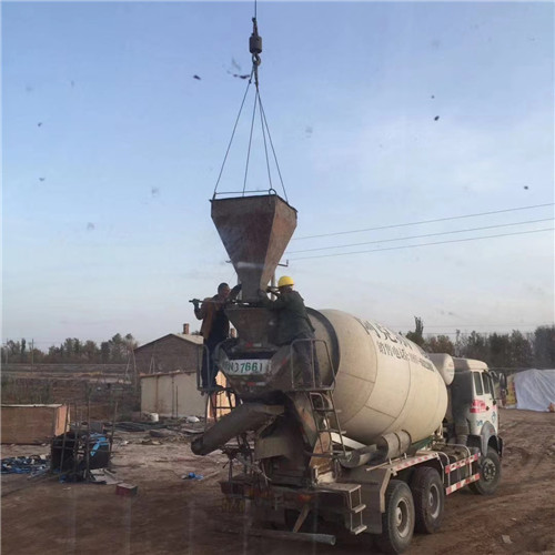 哈巴河县“精准瞄准”—— 吊车的 “定位导航” 技术