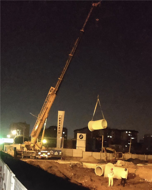 哈巴河县“弯臂矫正”—— 吊车的 “形变补偿” 技术