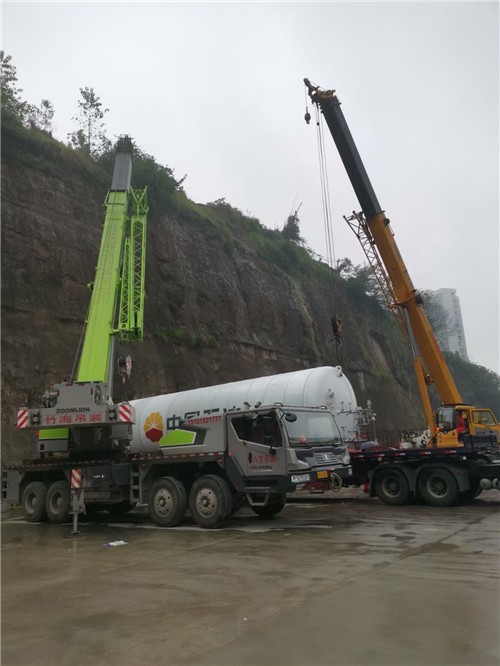 哈巴河县“不怕风雨冻”—— 吊车的 “恶劣环境适应” 技术
